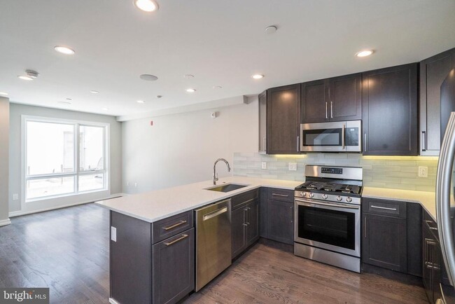 Building Photo - 1430 Clymer St