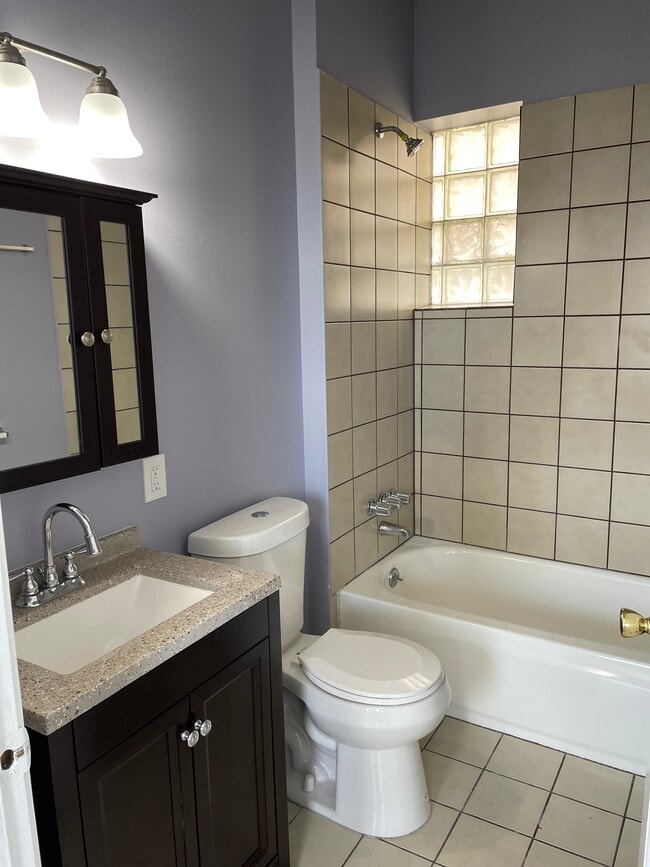 Building Photo - 3405 S Union Ave