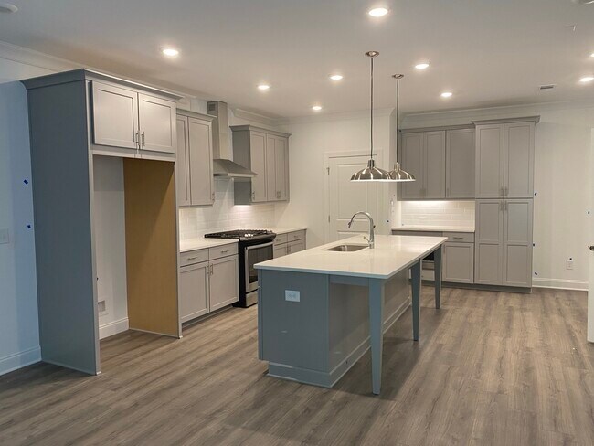Foto del edificio - 345 Sims Park Pl