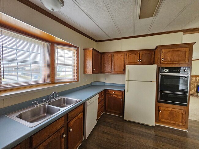 Building Photo - 6 Germond Dr