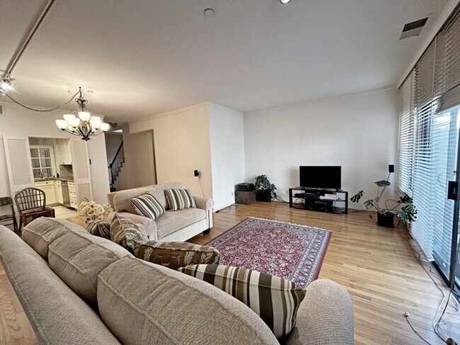 Foto del edificio - Furnished town house in Sunnyvale near Sun...