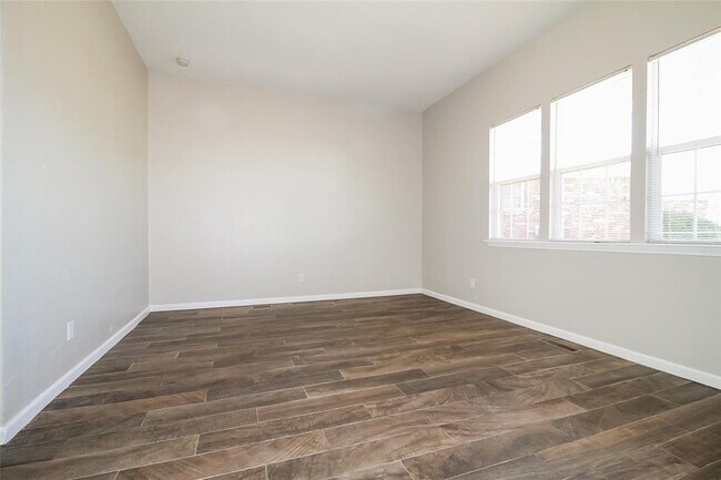 Building Photo - 6332 NW 58th Terrace