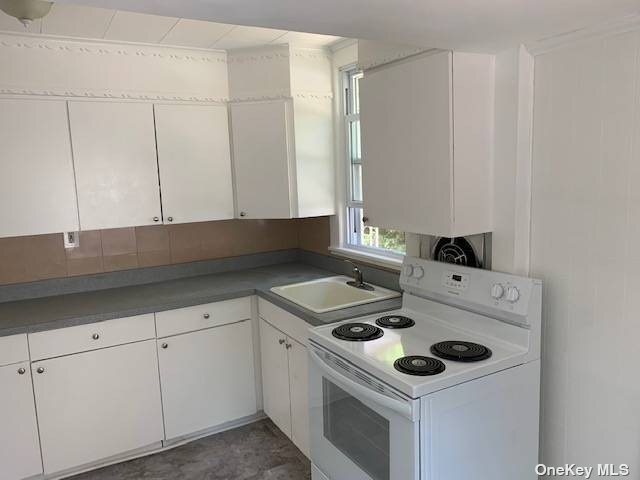 Building Photo - 145 Cedar Rd E