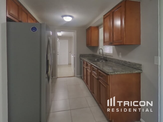 Building Photo - 3007 Bucida Dr