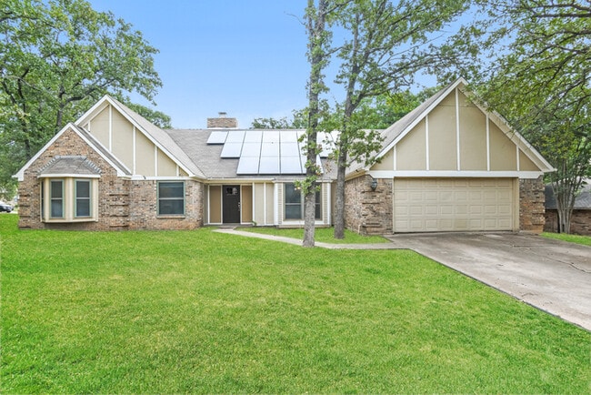 Building Photo - 1009 Woodridge Dr