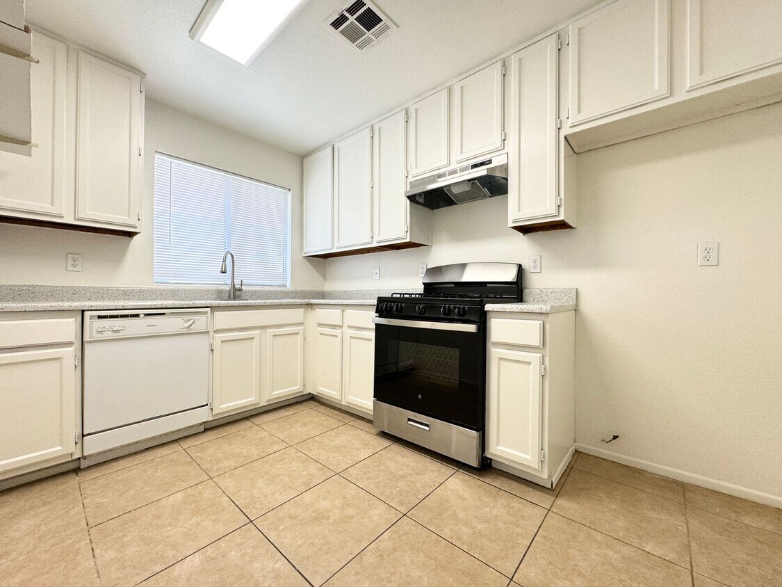 31675 Ave Valdez Unit A, Cathedral City, CA 92234 Room for Rent in Cathedral City, CA