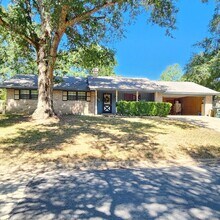 Building Photo - 610 Rock Oak St