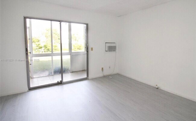 Foto del edificio - 319 Newport V