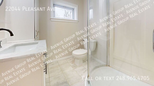 Foto del edificio - 22044 Pleasant Ave