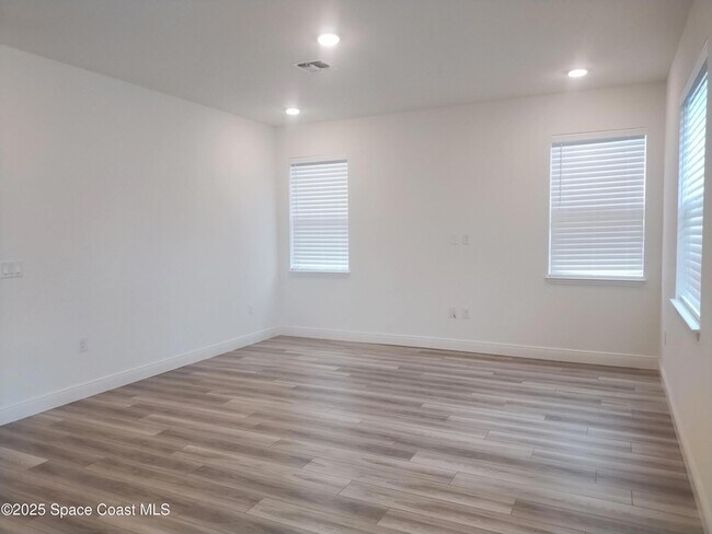 Building Photo - 920 Covington Ct