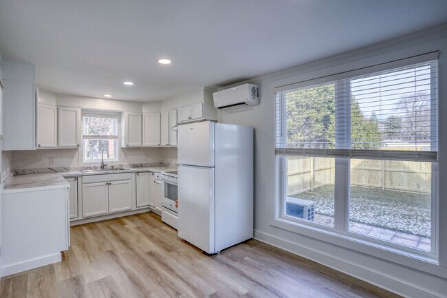 Foto del edificio - 35617 Airport Rd