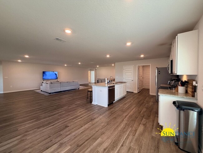 Building Photo - 5578 Silverbell Dr