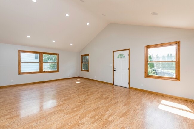 Building Photo - 2131 Prospect Ave