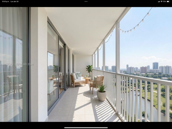 Foto del edificio - 20379 W Country Club Dr