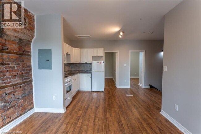 Photo du bâtiment - 141 Wellington St N