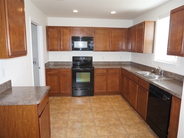Building Photo - 306 Azalea Dr