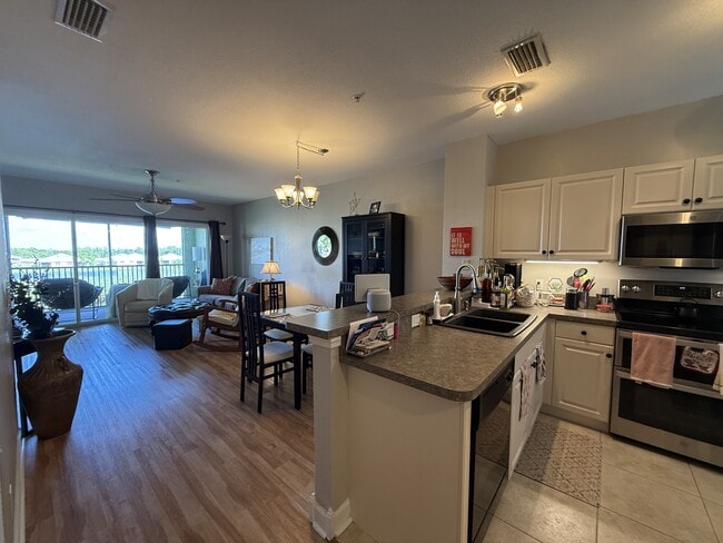 Building Photo - 2160 Heron Lake Dr