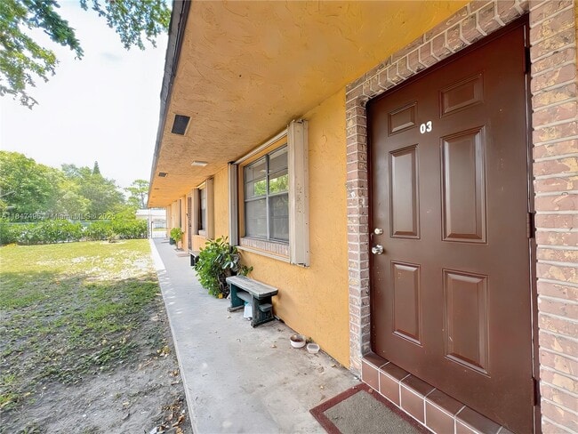 Building Photo - 6032 SW 27th St