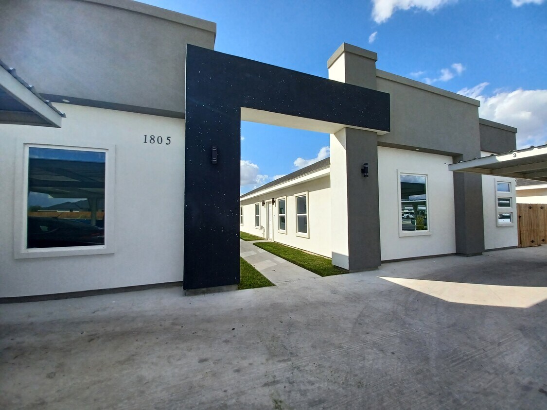1805 Angelina Marie Dr Unit 3, Pharr, TX 78577 Room for Rent in Pharr