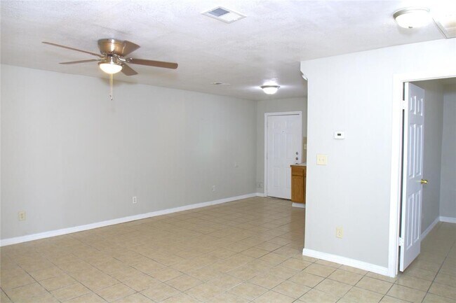 Building Photo - 123 W 6th St