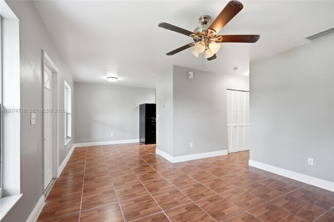 Foto del edificio - 879 SW 10th St