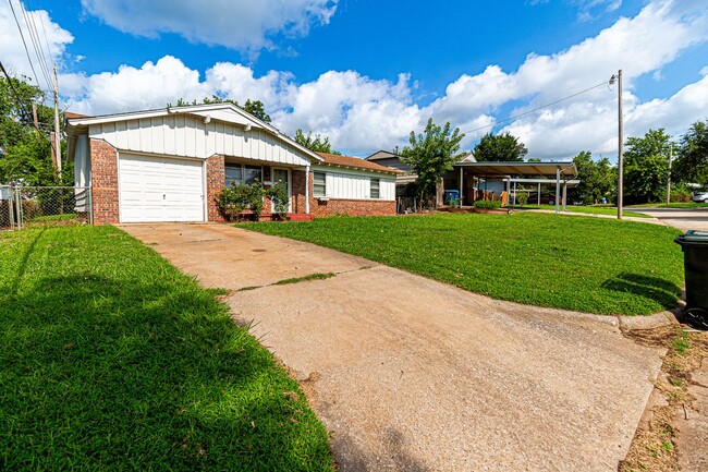 Building Photo - 3 Bedroom 1.5 Bath in Midwest City
