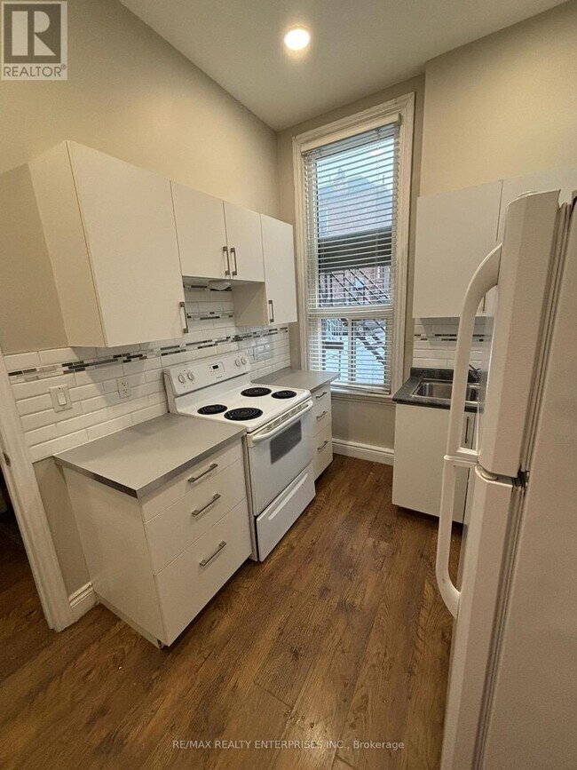 Photo du bâtiment - 156 James St S