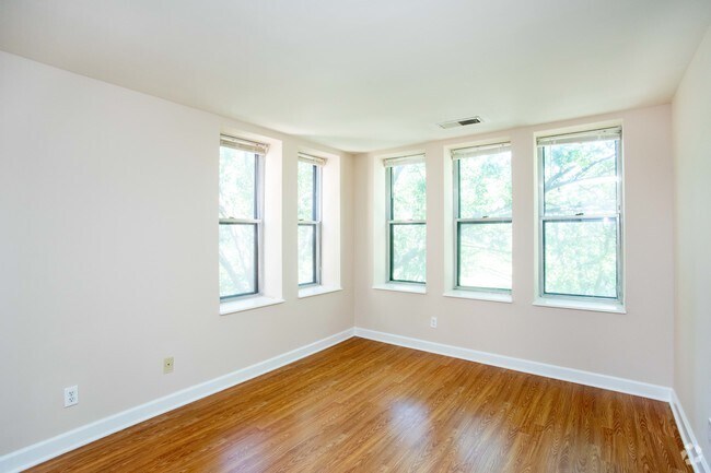 1BR, 1BA - 791 SF - Georgian Court