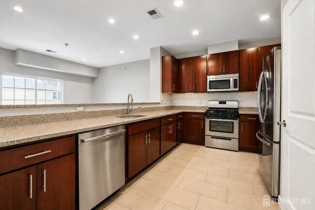 Foto del edificio - 347 Pond Ln