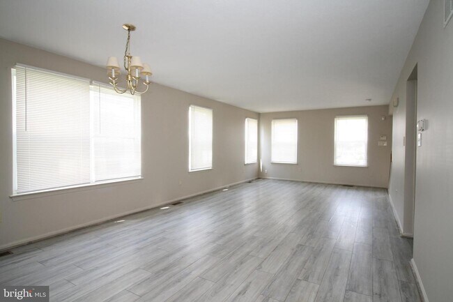 Building Photo - 72 Bentwood Dr