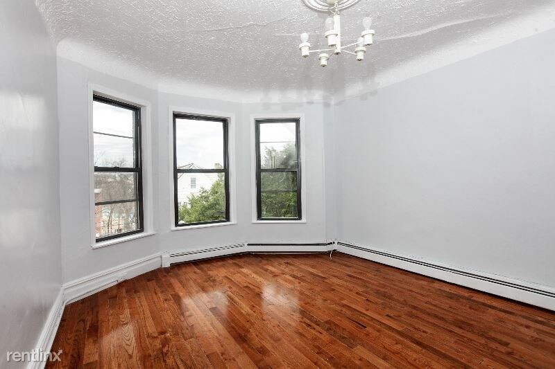 Primary Photo - 19 E 4th St