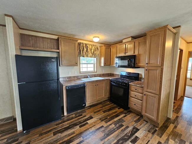 Building Photo - 236 Maverick Ln