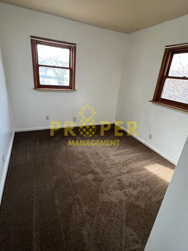 Foto del edificio - 2 bedrooms 1 bathroom house
