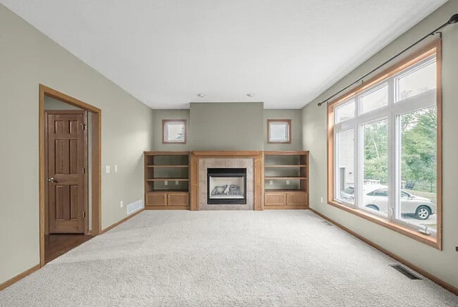 Building Photo - 10543 Noble Cir N