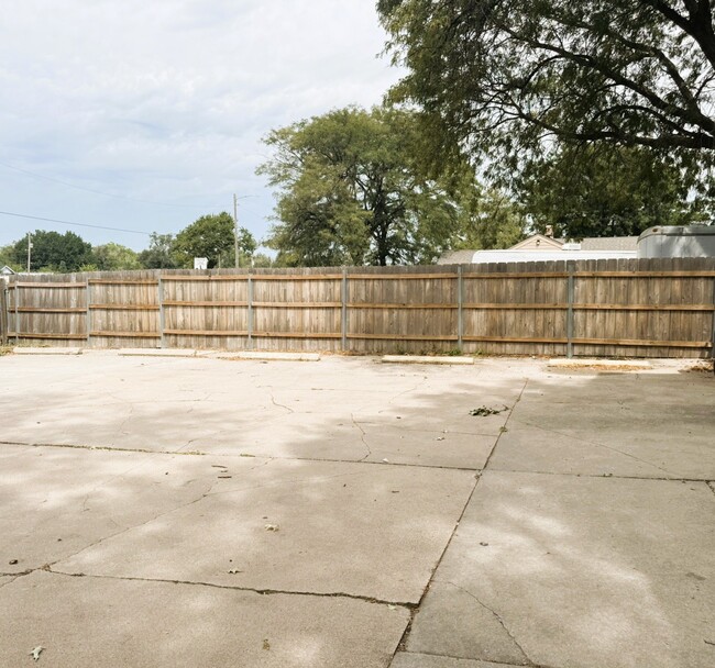Building Photo - 1736 S Meridian Ave