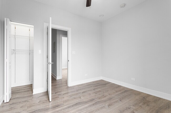Foto del edificio - 7622 N Eastlake Terrace