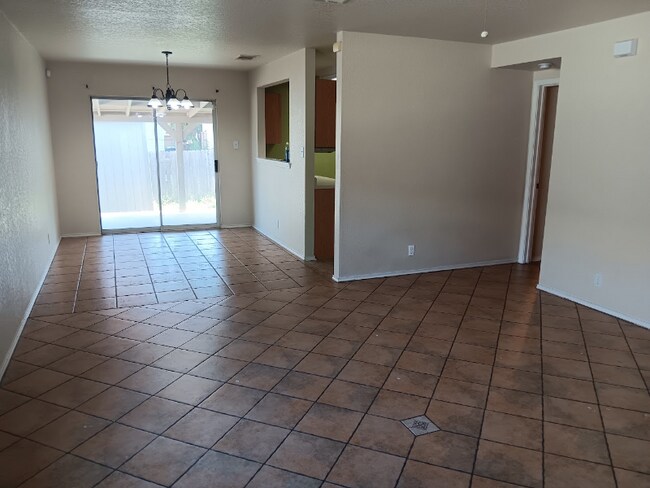 Building Photo - 9942 Shady Meadows