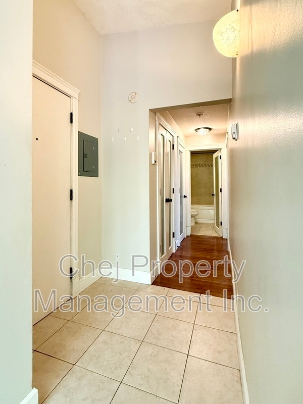 Building Photo - 10629-10110 110 St NW