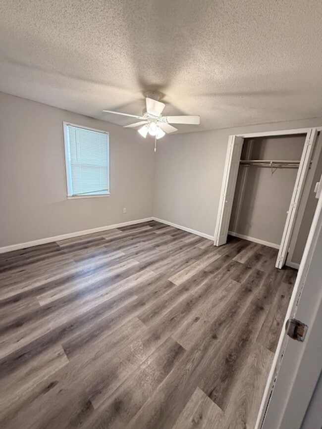 Building Photo - 6002 N Kent Dr