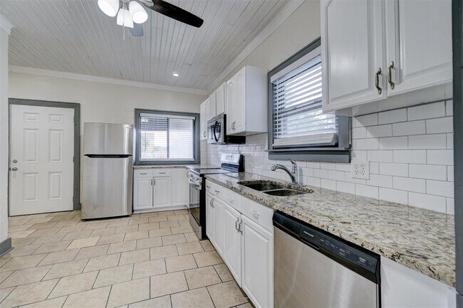 Building Photo - 801 NW 90th St