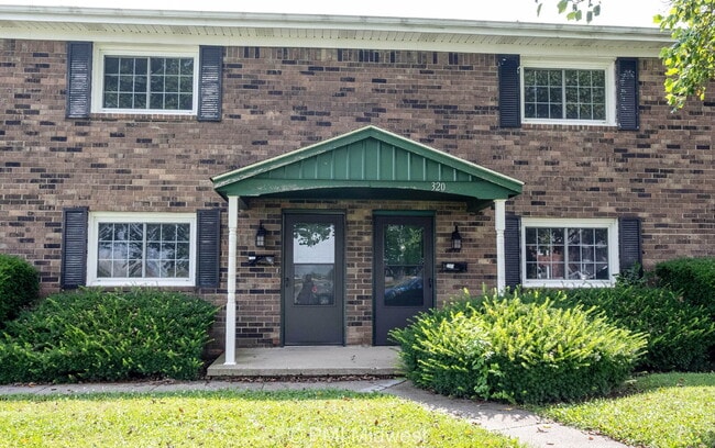 Building Photo - "Charming 2-Bed Townhouse Retreat on Progr...