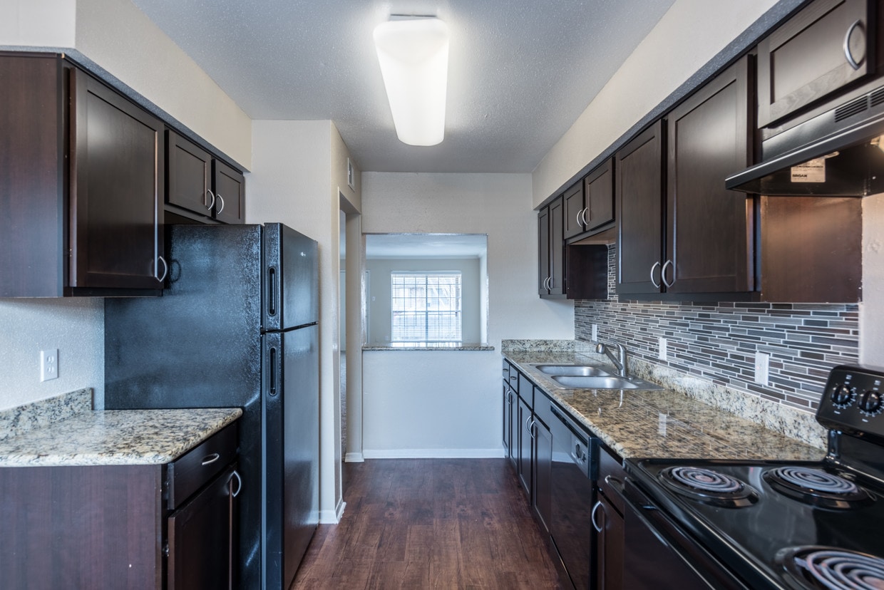 Primary Photo - Castlewood Apartments