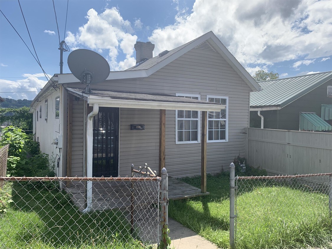 Primary Photo - 1435 Stuart St