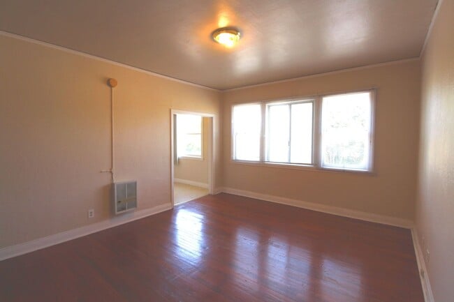 Interior Photo - 3201 Beaumont Ave.