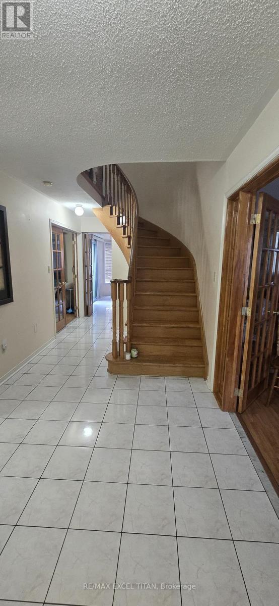 Building Photo - 43 Arborview Crescent