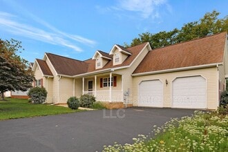 Building Photo - 184 Larkspur Ln