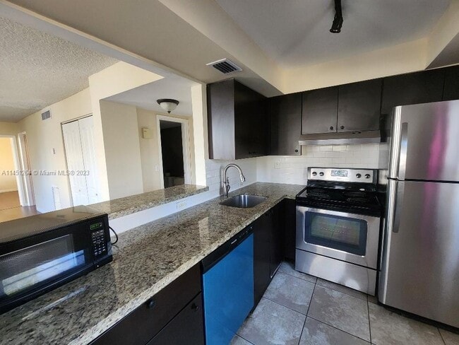Building Photo - 7900 Tatum Waterway Dr