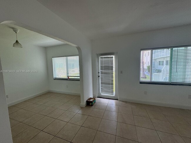 Foto del edificio - 7207 Bay Dr