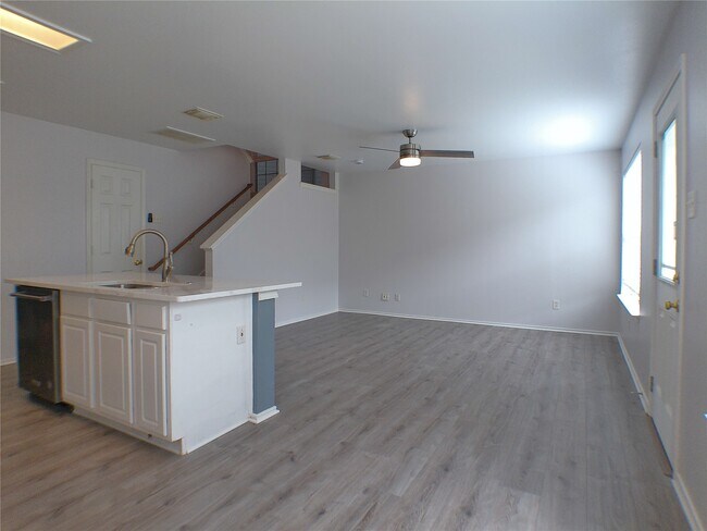 Foto del edificio - 70 Marble Rock Pl