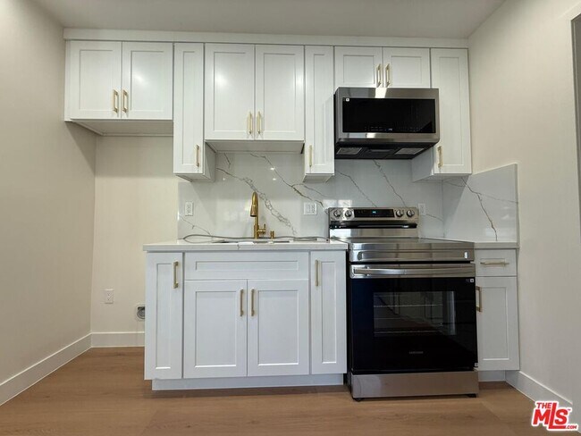 Foto del edificio - 19055 Gledhill St